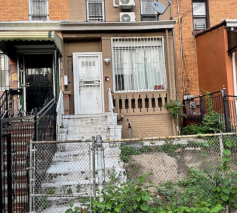 2nd image of 735 Vermont St #1