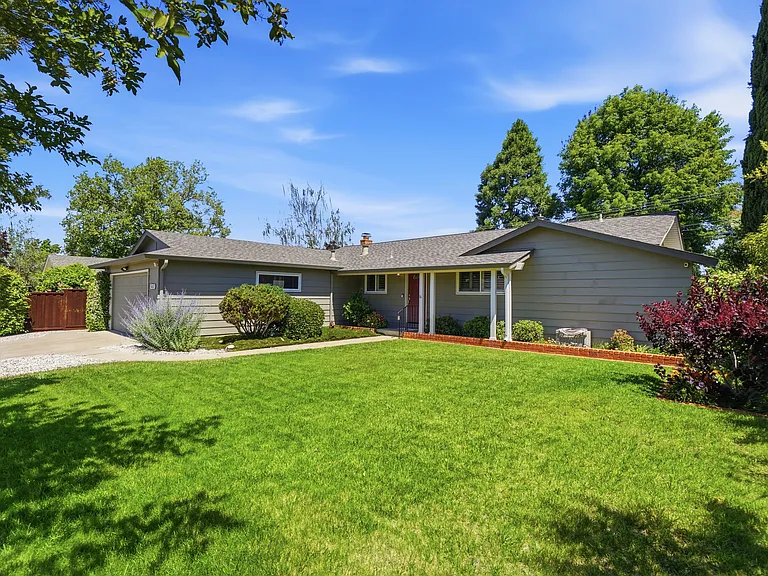 4657 Brenda Cir — Photo 3