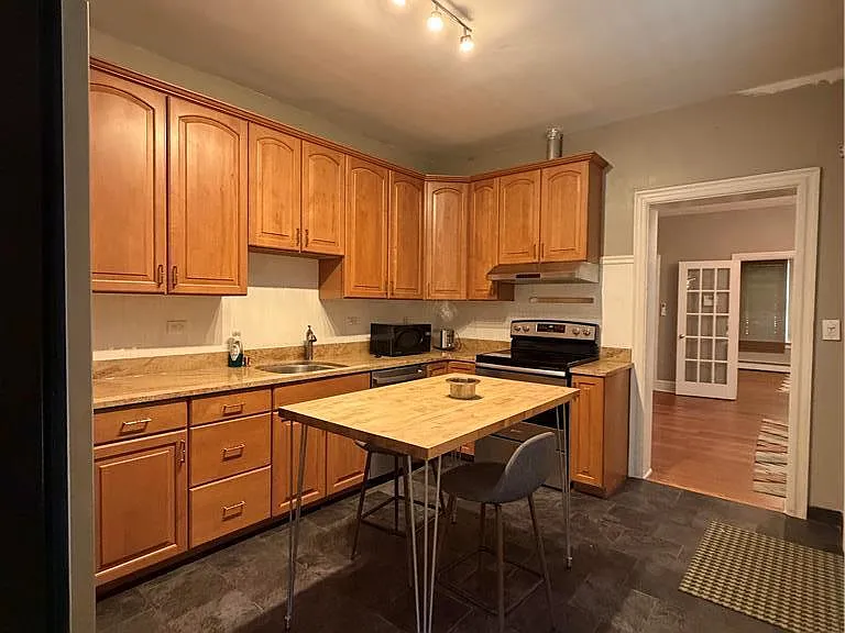 828 W Gordon St — Photo 9