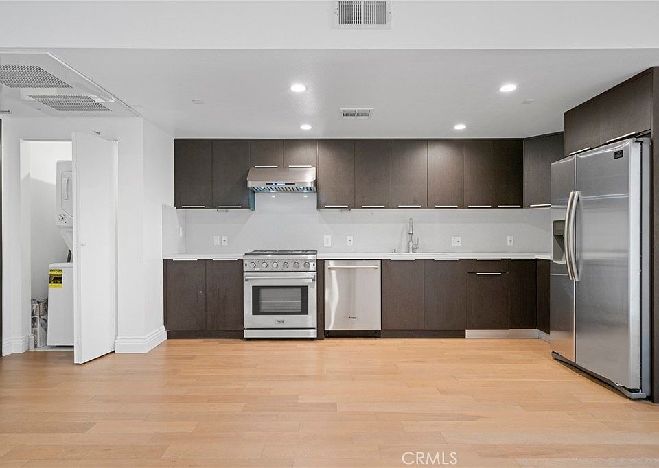 1st image of 2939 Leeward Ave #605