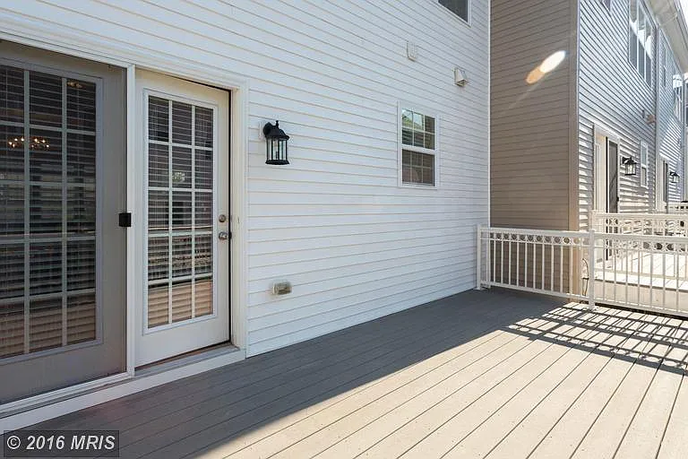 Deck off Kitchen Eat in Area