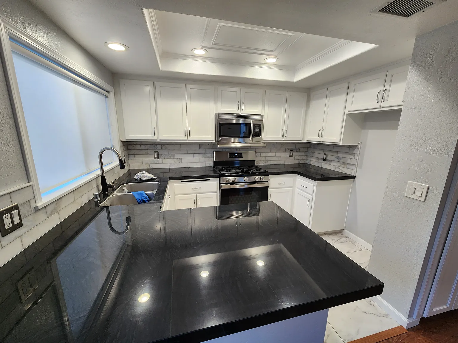 2 bed, 2.5 bath, 1240 sqft, $3,700 — Photo 4