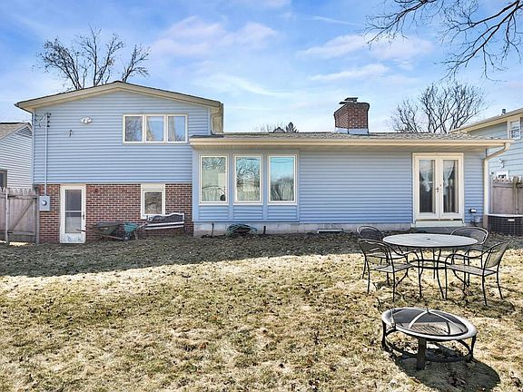 4th image of 1039 Hyacinth Ave E