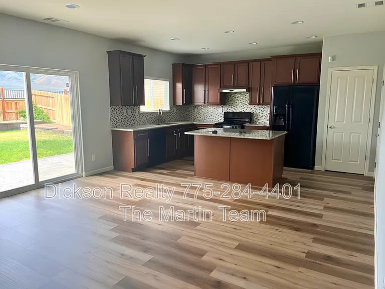 11042 Marymount Dr — Photo 3
