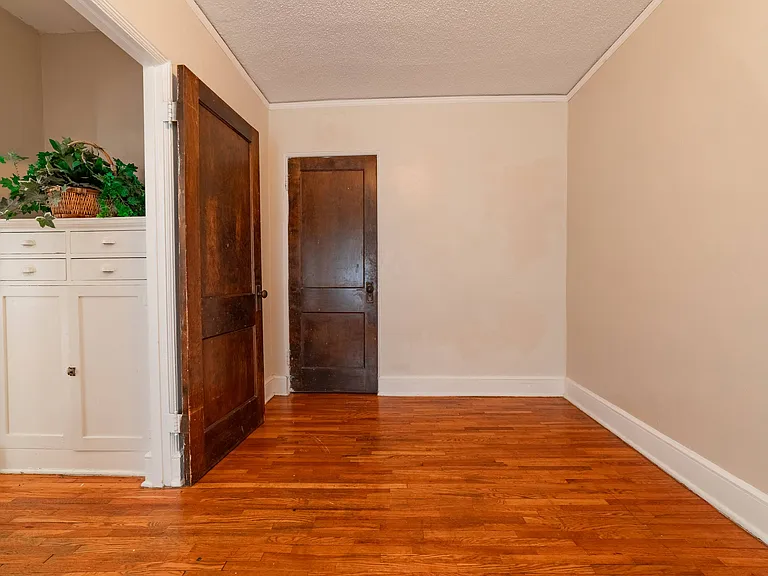 569 Portland Apartments — Photo 26