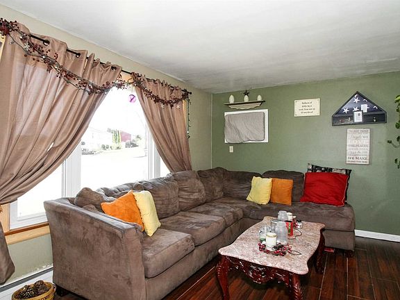 5th image of 14 Lincoln Cir