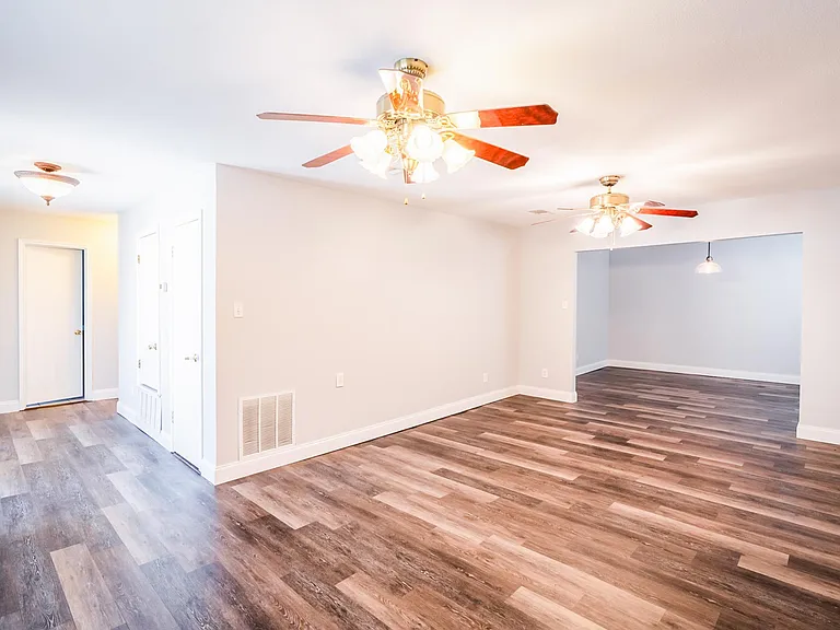 Living room / dining room