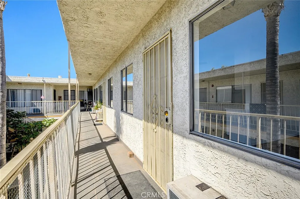 1 bed, 650 sqft, $2,000 — Photo 3
