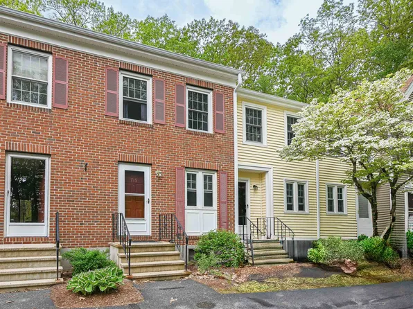 715 Fox Hollow Way, Manchester, NH 03104
