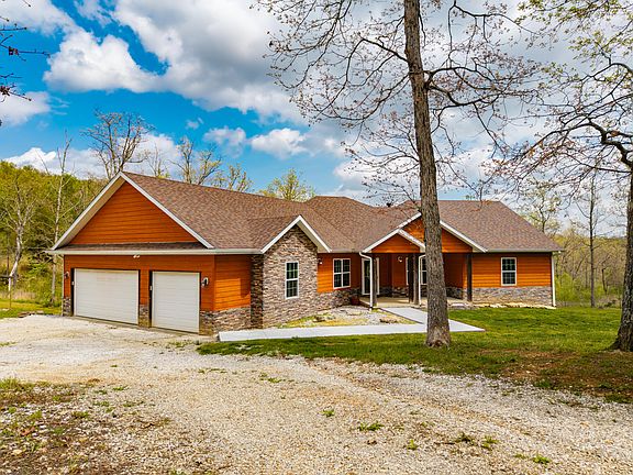 4th image of 633 E Mountain Drive