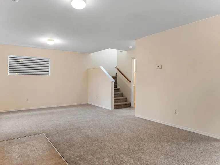 6525 Douglas Ave SE — Photo 9