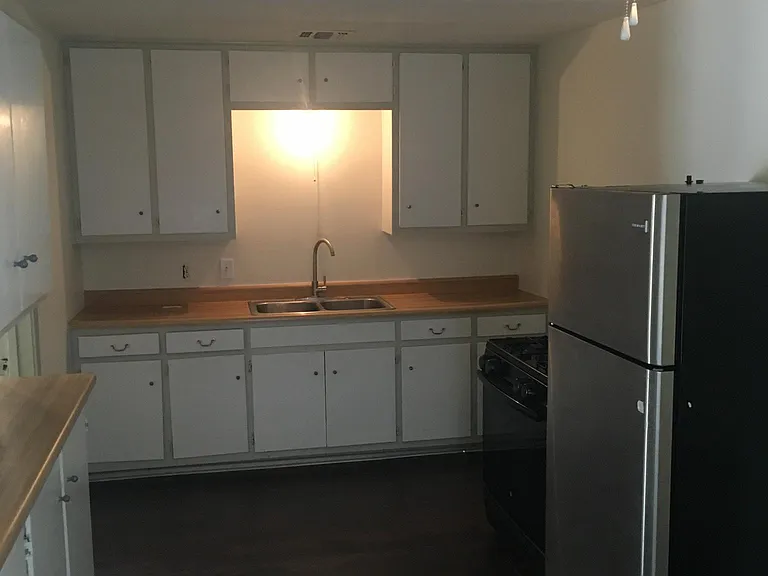 111 Pleasant Dr — Photo 3