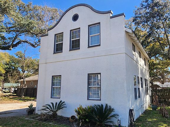 3rd image of 112 Edgewater Dr
