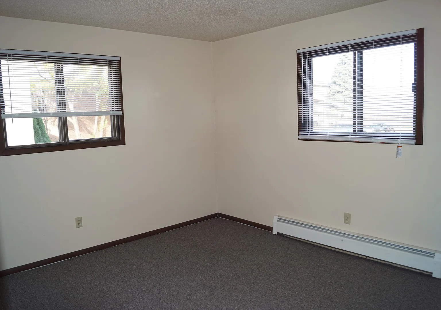 Arnold's Park Apartments — Photo 2