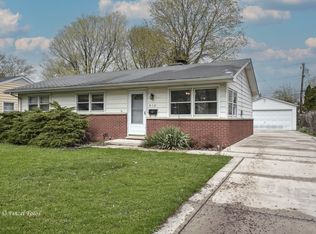 810 Elma Ave, Elgin, IL 60120