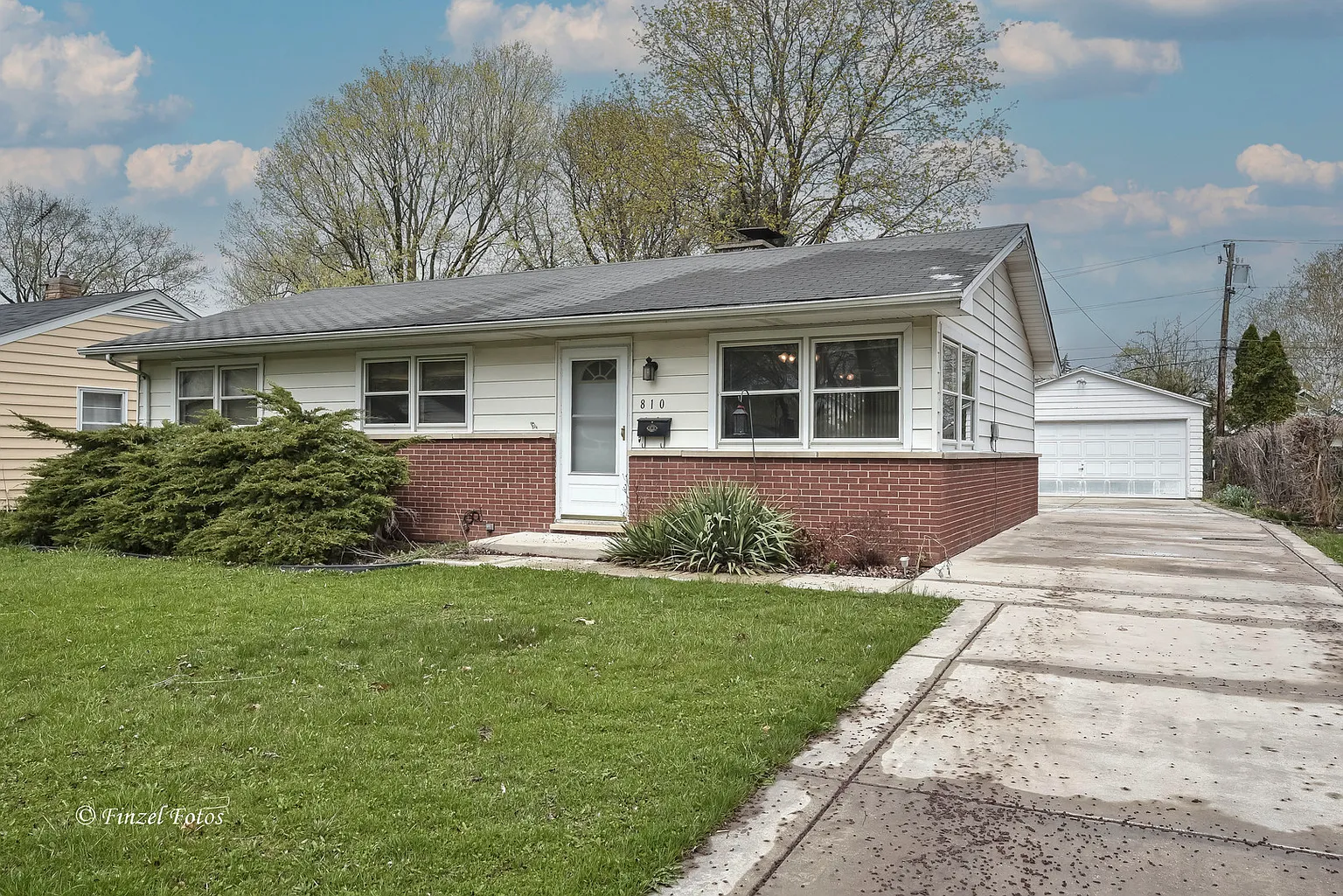 810 Elma Ave photo 1