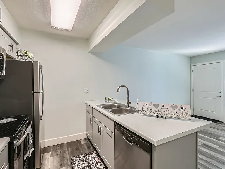 Ava North & South — Photo 15