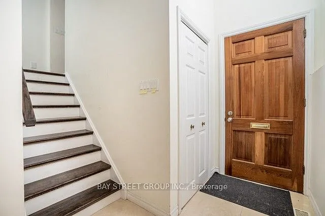 137 Helendale Ave — Photo 2