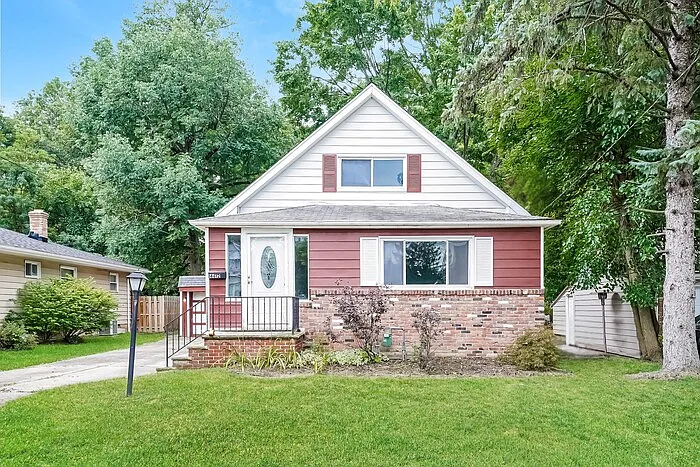 14612 Summit Ave — Photo 1