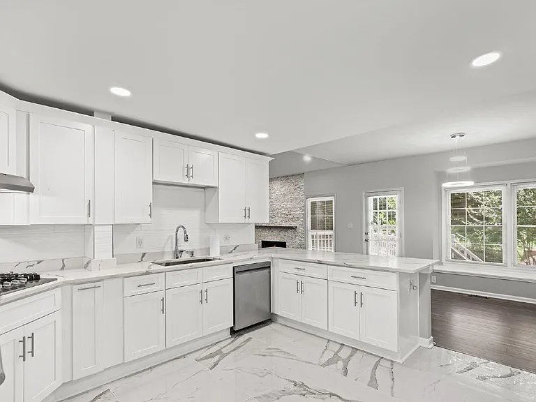 11355 Vedrines Dr — Photo 20
