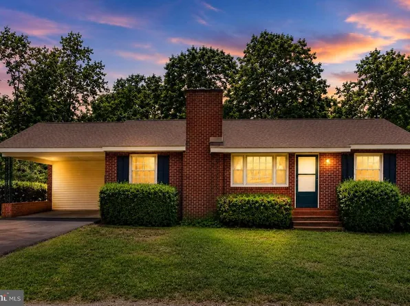108 Martin St, Bowling Green, VA 22427