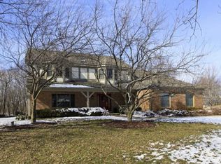 25580 N Oak Creek Cir, Barrington, IL 60010