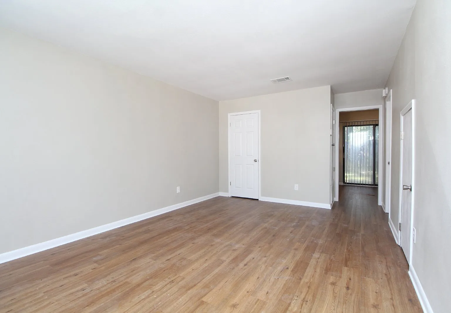 2 bed, 1.5 bath, 1046 sqft, $1,175 — Photo 3