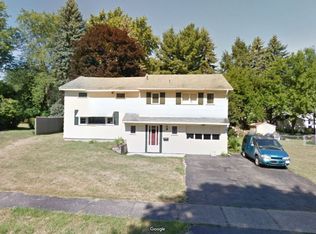 60 Caroline Dr, Rochester, NY 14624