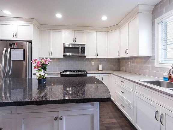 4th image of 45765 Thomas Rd