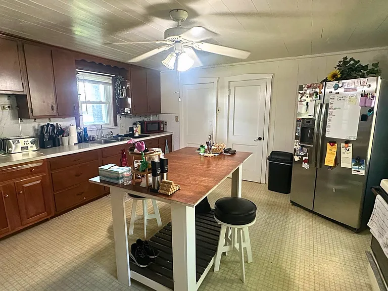 1404 E Newport Rd — Photo 11