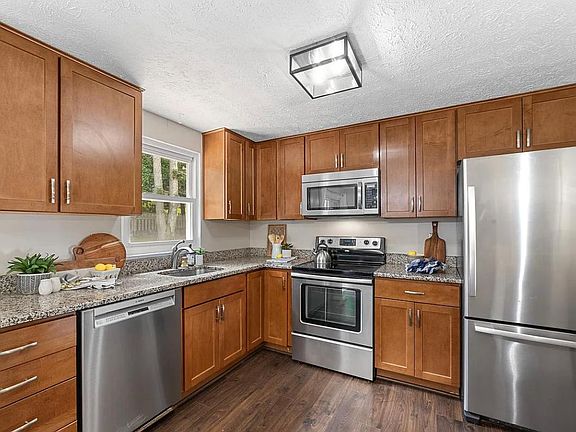 5th image of 7937 Mayfield Ave