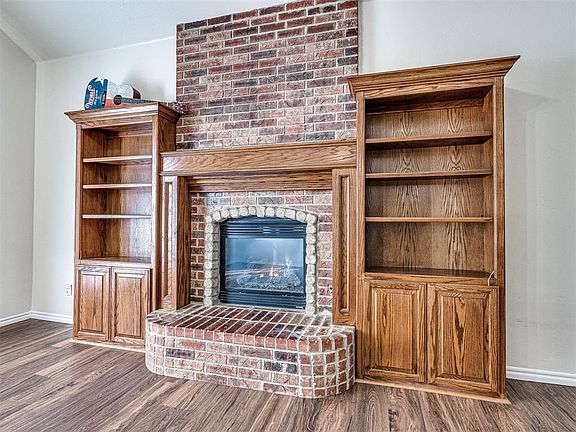 2nd image of 4009 Oakbrook Dr