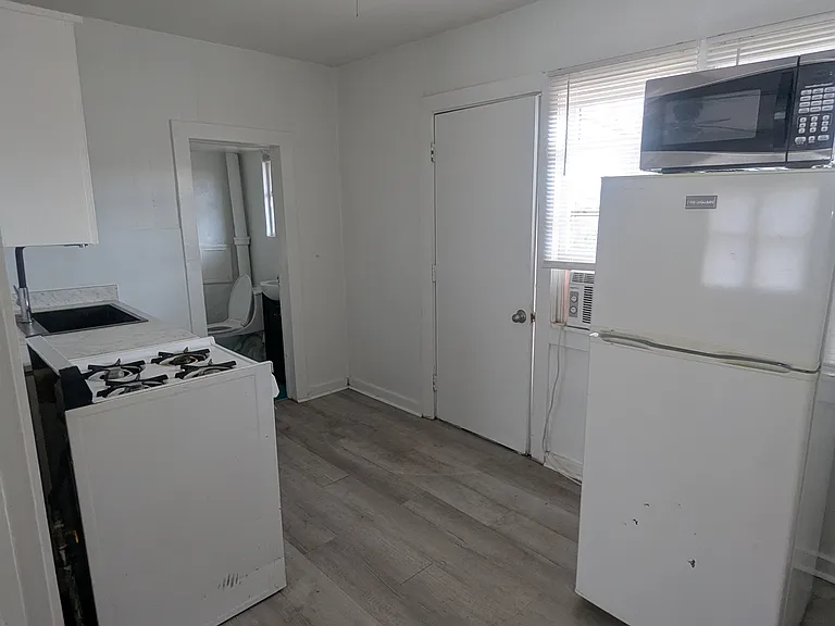 712 Austin St #3 — Photo 8