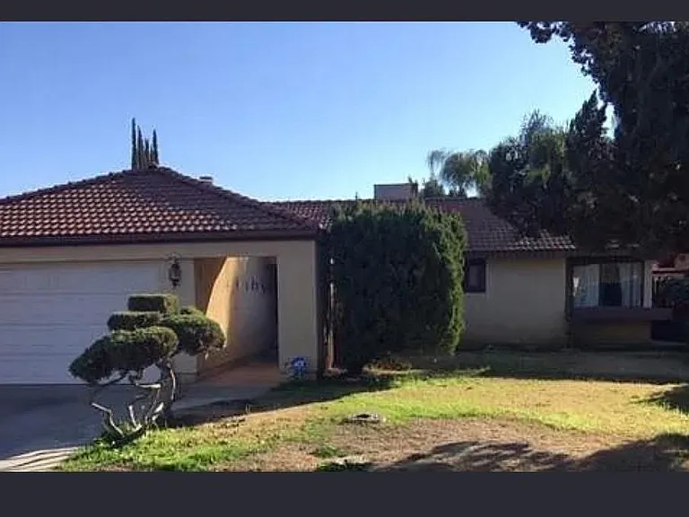 535 White Oak Ave — Photo 1