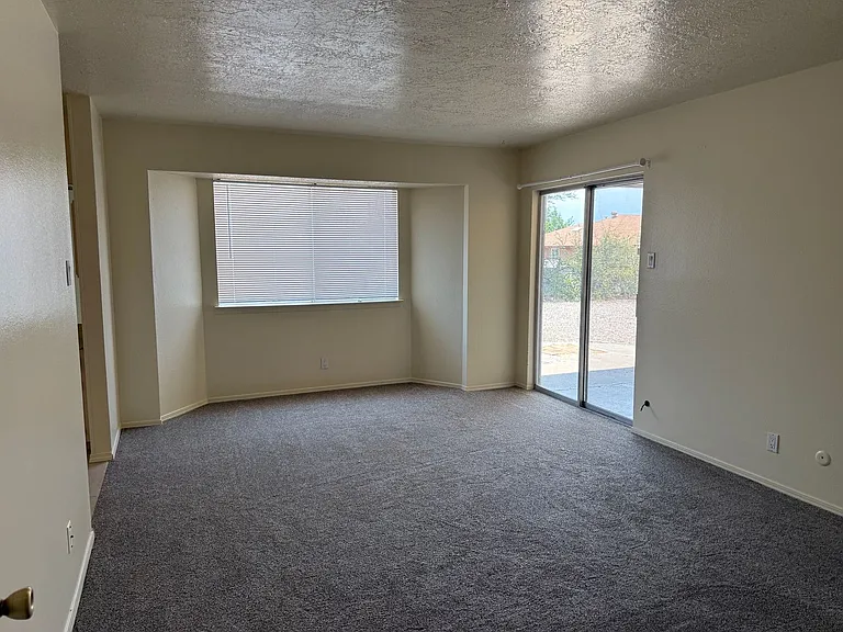 8201 Portales Ave NE — Photo 7