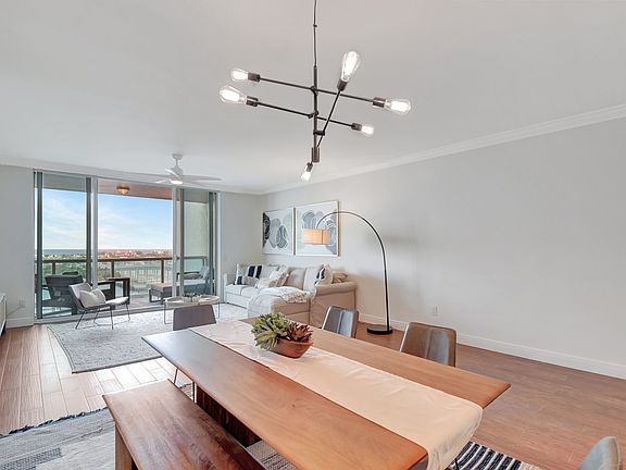 4th image of 2640 Lake Shore Dr Unit 1411