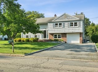 18 Ser Del Dr, Parsippany, NJ 07054