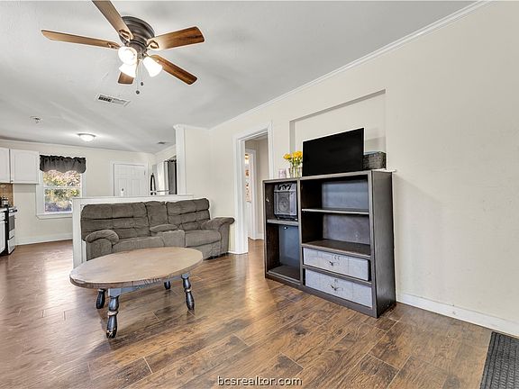 4th image of 1610 Una Ave