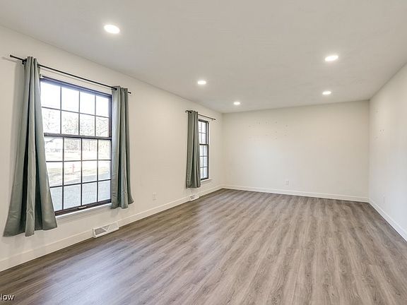 5th image of 330 Parkview Dr