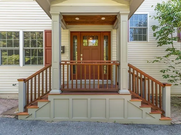 56 Summer St #A, Manchester, MA 01944