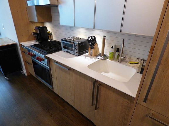 4th image of 211 E 13th St #3D