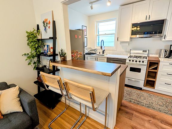 4th image of 1000 Carolina St