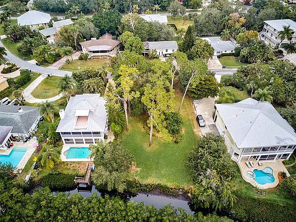 3rd image of 109 Shoreland Dr