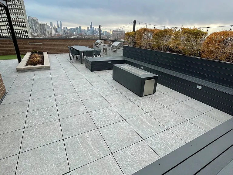 516 W Arlington Pl — Photo 1