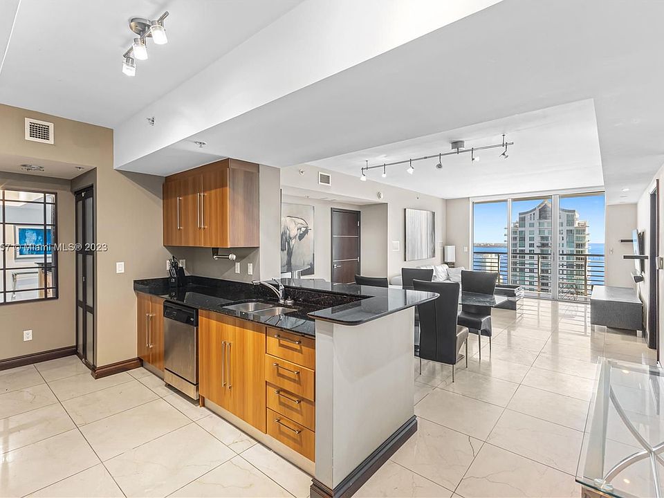 1st image of 325 Biscayne Blvd APT 4321