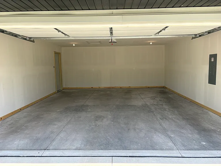 1009 N Walnut St — Photo 5