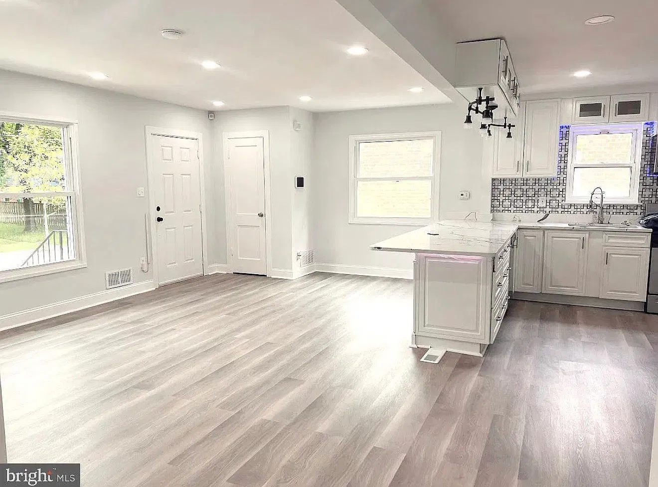 4 bed, 2309 sqft, $3,600 — Photo 2