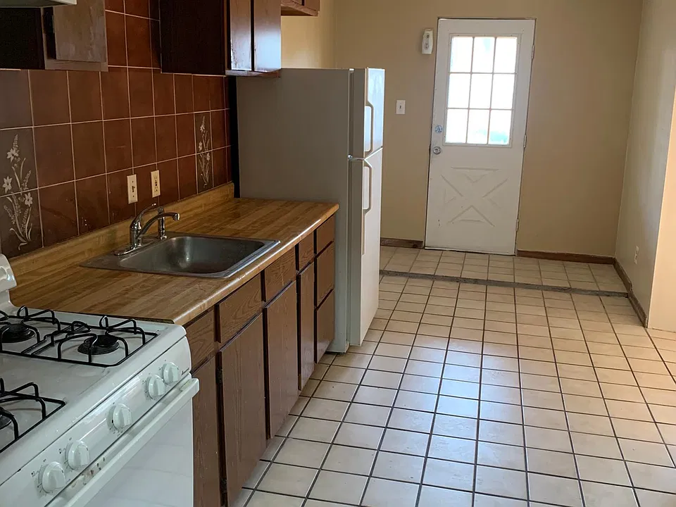 260 Watson Blvd #3