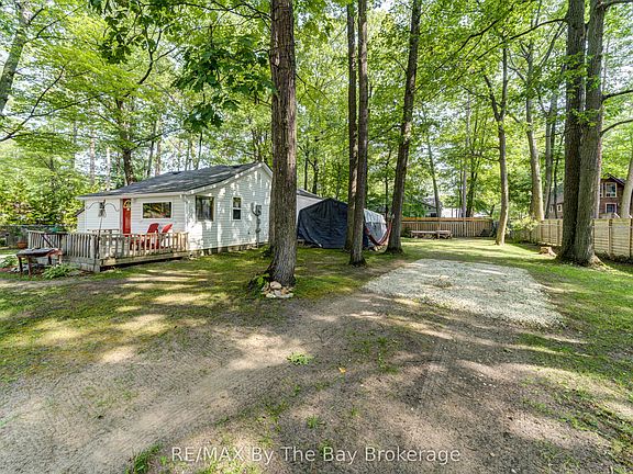 4th image of 717 Oxbow Park Dr