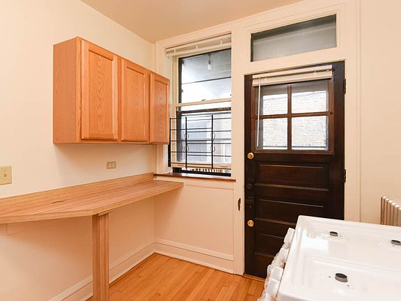5th image of 2850 W Cullom Ave #5
